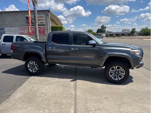 Used 2016 Toyota Tacoma Limited w/ Towing Package AWD/4WD image 4