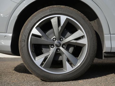 Used 2024 Audi Q4 e-tron Premium Plus w/ Premium Plus image 9