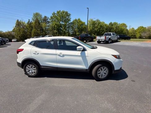 Used 2018 Nissan Rogue Sport S image 16