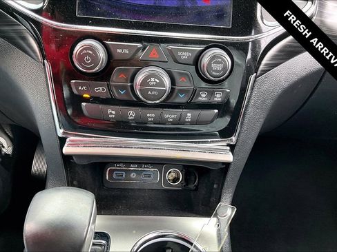 Used 2019 Jeep Grand Cherokee Altitude image 15