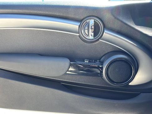 Used 2023 MINI Cooper 2-Door Hardtop image 16