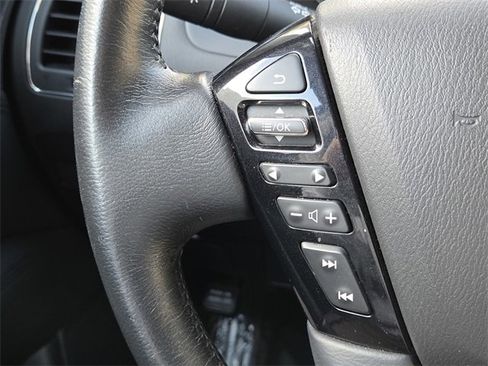 Used 2023 Nissan Armada SV image 25