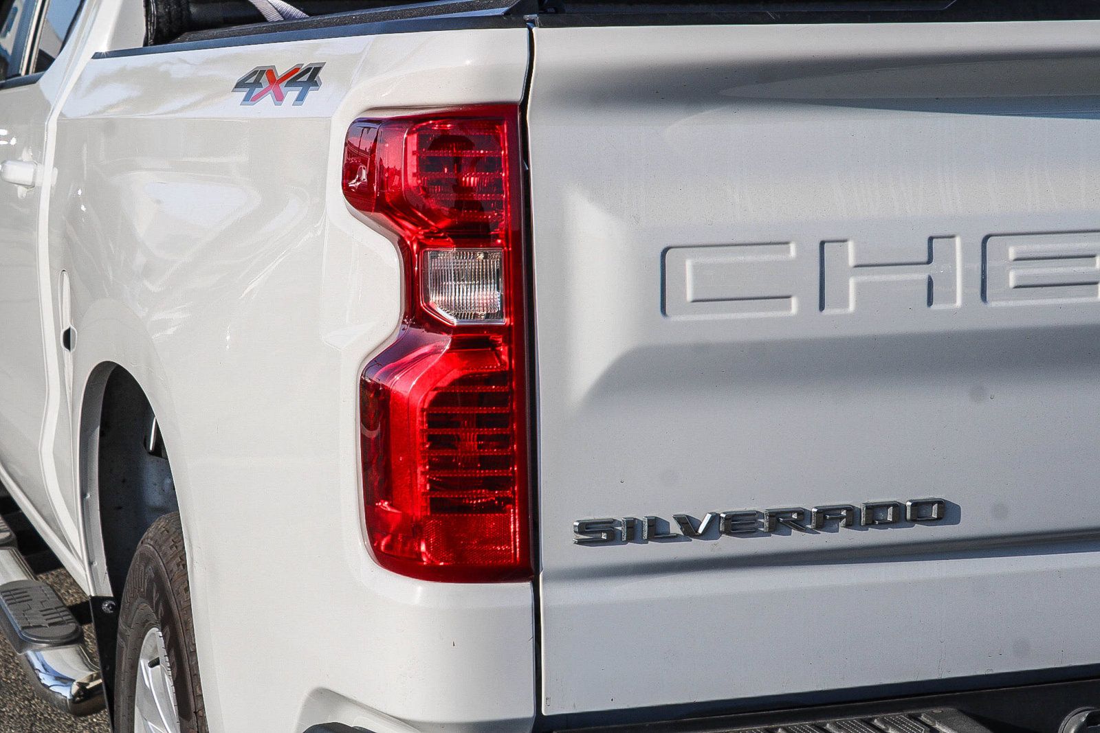 Used 2022 Chevrolet Silverado 1500 LT AWD/4WD image 7