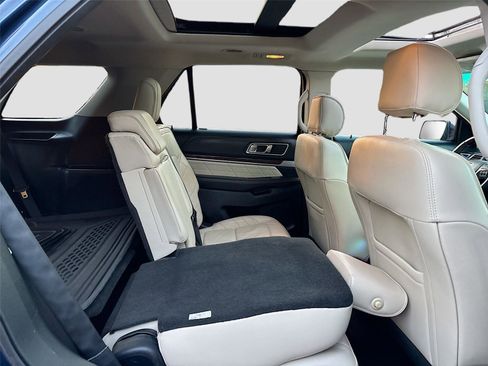 Used 2016 Ford Explorer Platinum image 31