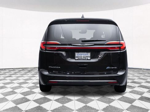 Used 2023 Chrysler Pacifica Limited FWD image 10