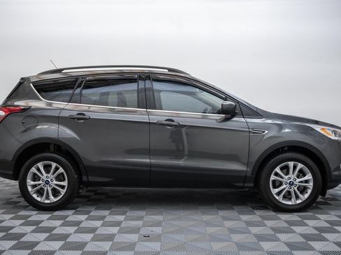Used 2018 Ford Escape SEL FWD image 4