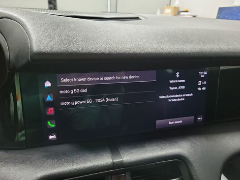 Used 2021 Porsche Taycan image 9