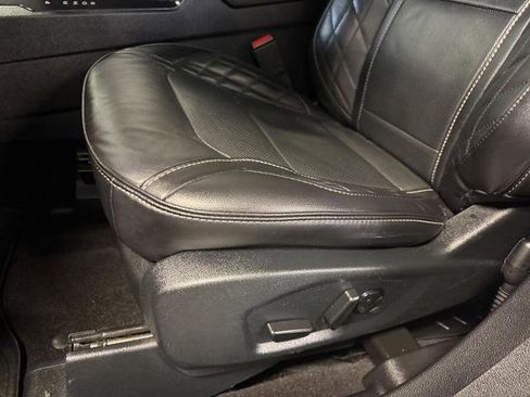 Certified 2019 Ford Explorer Platinum image 18