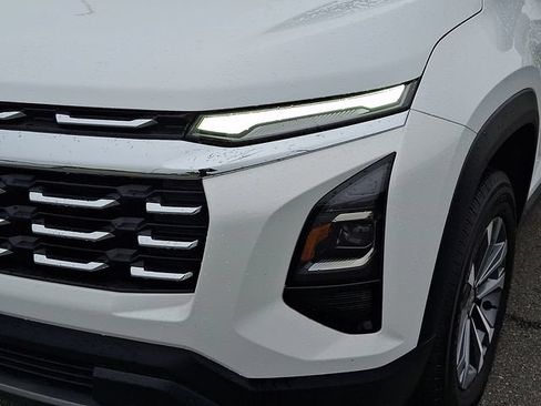 Used 2026 Chevrolet Equinox LT FWD image 9