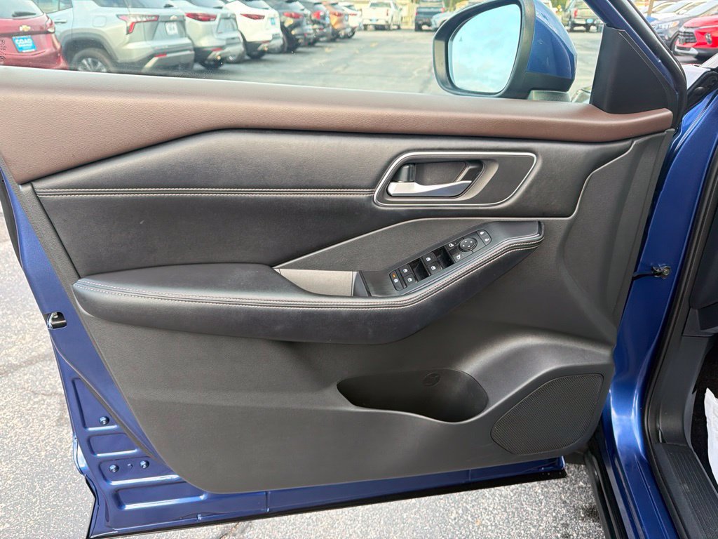 Used 2021 Nissan Rogue SV w/ Premium Package AWD/4WD image 17
