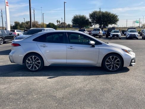 Used 2022 Toyota Corolla XSE image 4