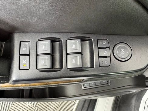 Used 2018 GMC Yukon Denali image 14