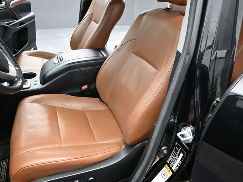 Used 2018 Toyota Highlander Limited Platinum image 10