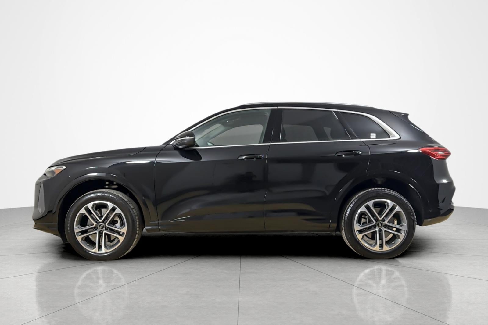 Used 2026 Audi Q5 Premium AWD/4WD image 2
