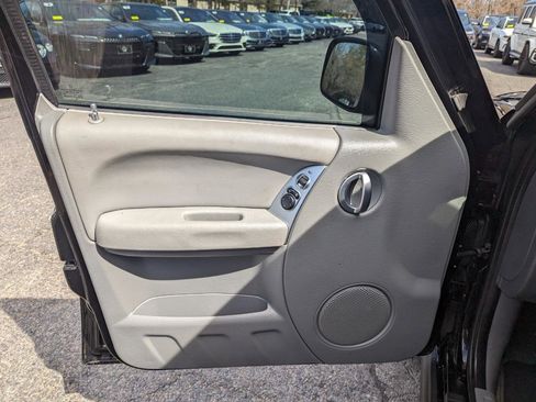 Used 2005 Jeep Liberty Limited AWD/4WD image 11