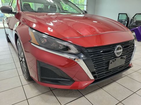 Used 2024 Nissan Altima 2.5 SV FWD image 21