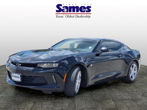 Used 2018 Chevrolet Camaro LT RWD image 7