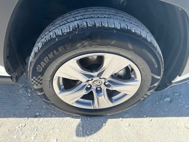 Used 2025 Toyota RAV4 XLE AWD/4WD image 22