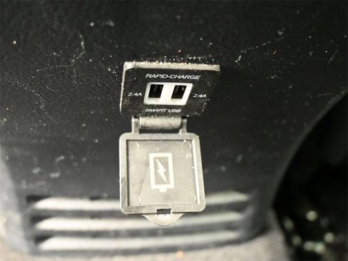 Used 2020 Toyota Tacoma Limited image 19