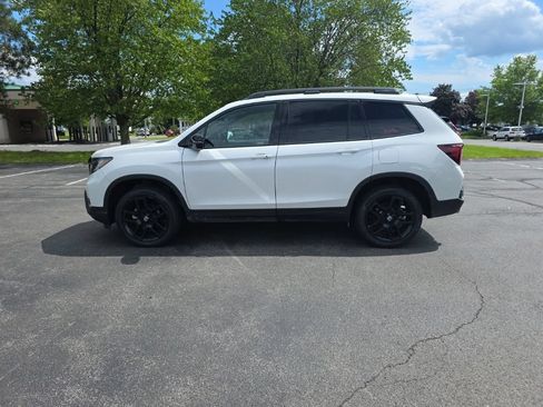 Certified 2024 Honda Passport Black Edition image 4