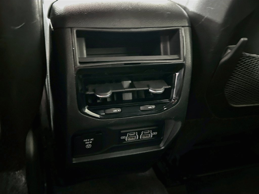 Used 2023 Jeep Grand Cherokee Altitude AWD/4WD image 32