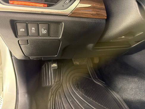 Used 2013 Toyota Avalon XLE Touring FWD image 13