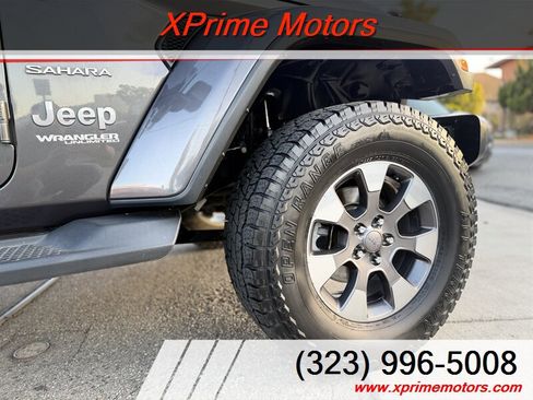 Used 2018 Jeep Wrangler Unlimited Sahara AWD/4WD image 9