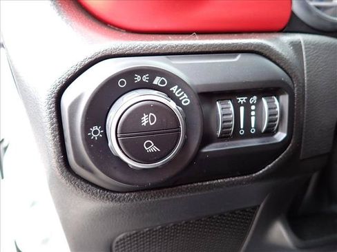 Used 2022 Jeep Gladiator Rubicon w/ Cold Weather Group AWD/4WD image 14