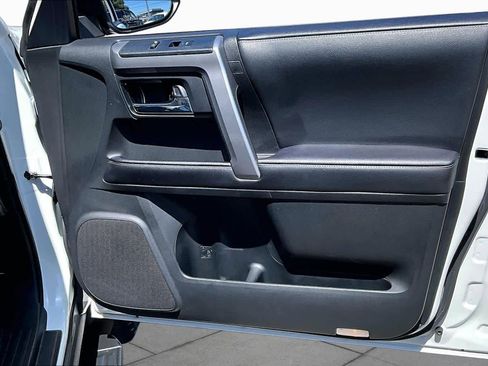 Used 2022 Toyota 4Runner SR5 Premium w/ Moonroof Package RWD image 22