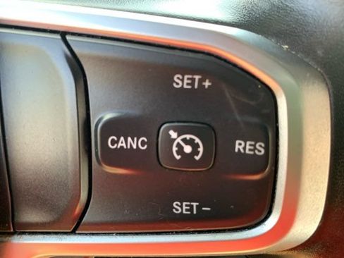 Used 2024 RAM 2500 Big Horn AWD/4WD image 30