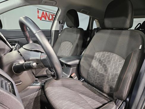 Used 2025 Mitsubishi Outlander Sport LE AWD/4WD image 23