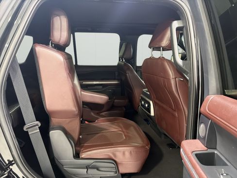 Used 2024 Ford Expedition Limited AWD/4WD image 12