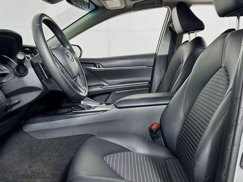 Used 2018 Toyota Camry SE w/ Moonroof Package image 10