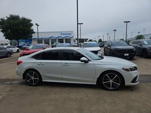 Used 2024 Honda Civic Touring image 4