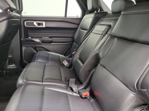 Used 2020 Ford Explorer XLT w/ Equipment Group 202A AWD/4WD image 12