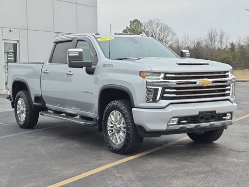 Used 2021 Chevrolet Silverado 2500 High Country w/ Technology Package image 2