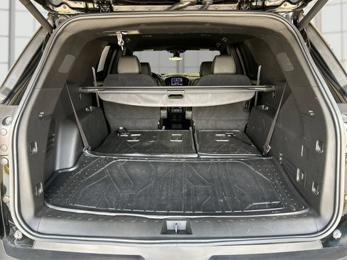 Used 2023 Chevrolet Traverse RS w/ LPO, Floor Liner Package AWD/4WD image 11