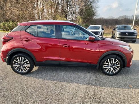 Used 2023 Nissan Kicks SV image 6