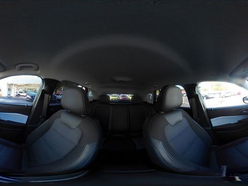 Used 2025 Chevrolet Trax LT image 36