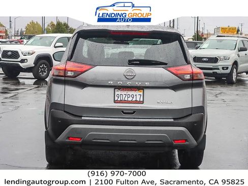 Used 2023 Nissan Rogue SV image 3