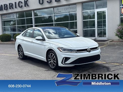 Certified 2025 Volkswagen Jetta SE w/ Sunroof Package FWD image 1