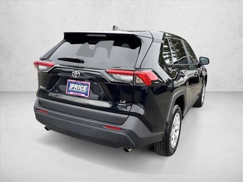 Used 2024 Toyota RAV4 LE AWD/4WD image 5