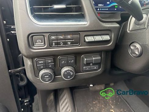 Used 2024 Chevrolet Suburban High Country AWD/4WD image 17