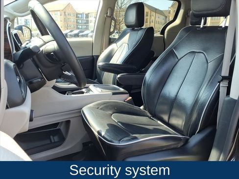 Used 2023 Chrysler Pacifica Limited image 17