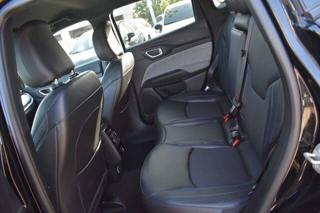 Used 2024 Jeep Compass Latitude AWD/4WD image 21