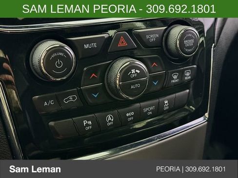 Used 2021 Jeep Grand Cherokee Laredo X image 16