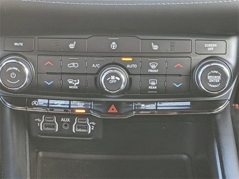 Used 2024 Dodge Durango SXT image 16