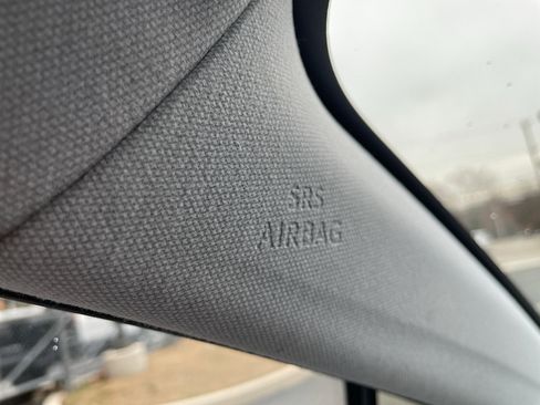 Used 2017 Toyota Prius Prime Premium image 37