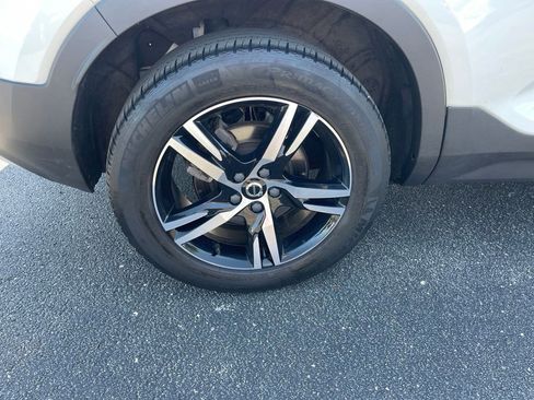Used 2023 Volvo XC40 B5 Plus AWD/4WD image 15