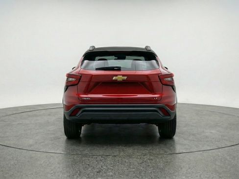 Used 2025 Chevrolet Trax LT image 7